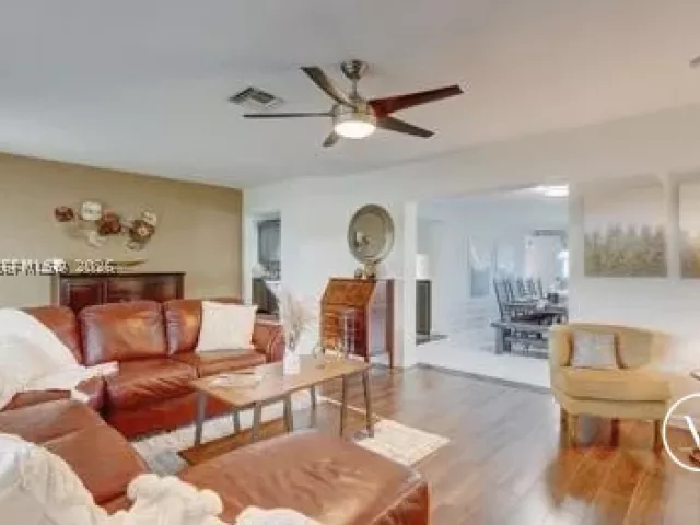 3-bedroom home for rent in Pompano Beach - 112 NE 10th Ave 0 - MondialRealty