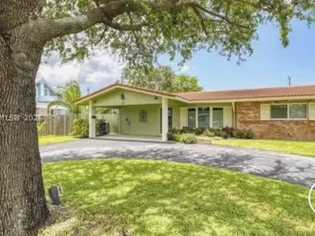 3-bedroom home for rent in Pompano Beach - 112 NE 10th Ave 0 - MondialRealty