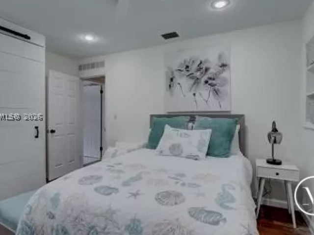 3-bedroom home for rent in Pompano Beach - 112 NE 10th Ave 0 - MondialRealty
