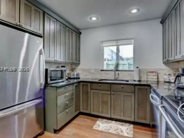 3-bedroom home for rent in Pompano Beach - 112 NE 10th Ave 0 - MondialRealty