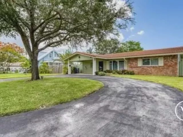 3-bedroom home for rent in Pompano Beach - 112 NE 10th Ave 0 - MondialRealty
