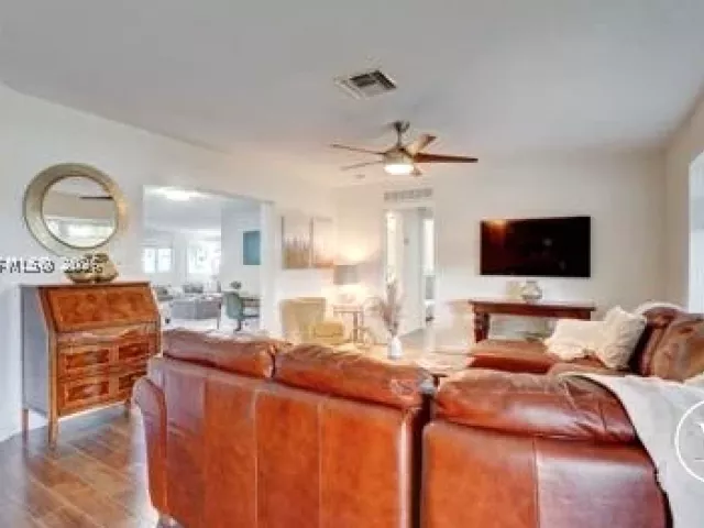 3-bedroom home for rent in Pompano Beach - 112 NE 10th Ave 0 - MondialRealty