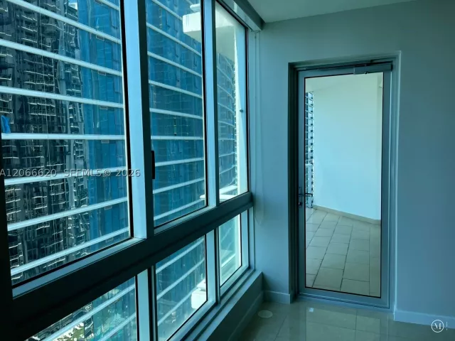 2-bedroom condo for sale in Miami - 300 S Biscayne Blvd T-2804 - MondialRealty