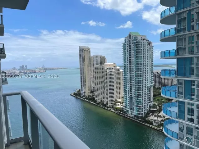 2-bedroom condo for sale in Miami - 300 S Biscayne Blvd T-2804 - MondialRealty
