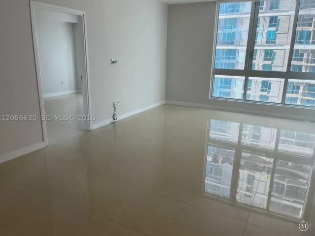 2-bedroom condo for sale in Miami - 300 S Biscayne Blvd T-2804 - MondialRealty