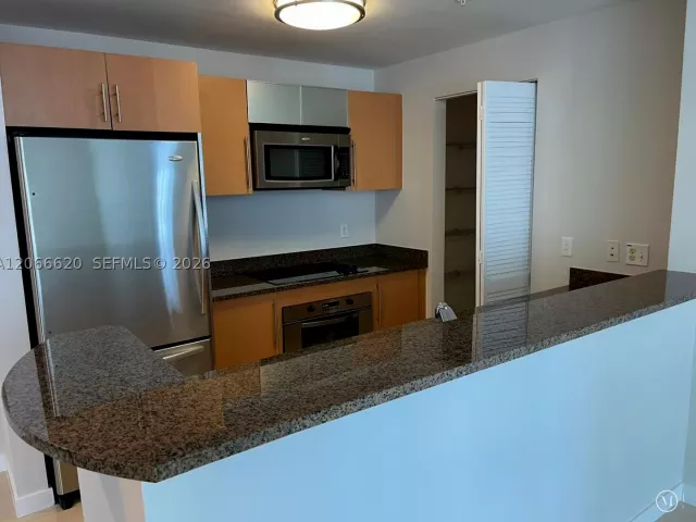 2-bedroom condo for sale in Miami - 300 S Biscayne Blvd T-2804 - MondialRealty