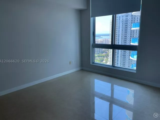 2-bedroom condo for sale in Miami - 300 S Biscayne Blvd T-2804 - MondialRealty