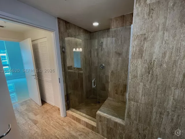 2-bedroom condo for sale in Miami - 300 S Biscayne Blvd T-2804 - MondialRealty