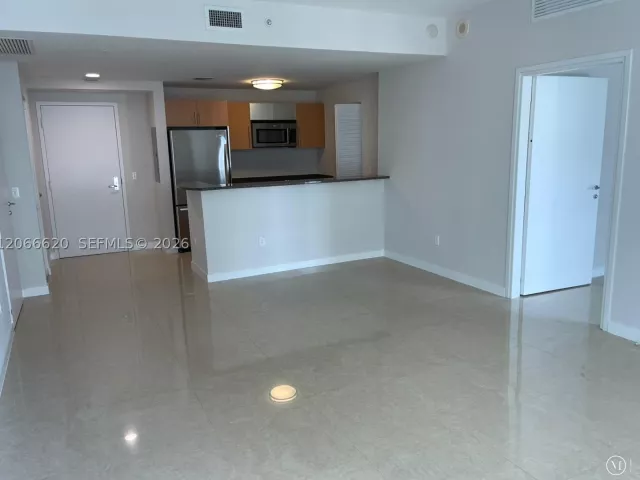 2-bedroom condo for sale in Miami - 300 S Biscayne Blvd T-2804 - MondialRealty