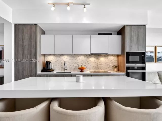 1-bedroom condo for rent in Miami - 2900 NE 7th Ave 1908 - MondialRealty