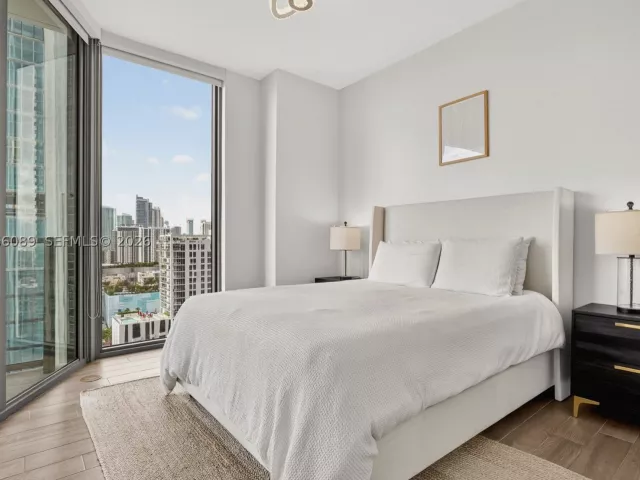 1-bedroom condo for rent in Miami - 2900 NE 7th Ave 1908 - MondialRealty