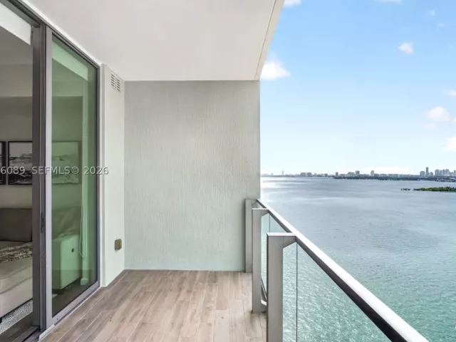 1-bedroom condo for rent in Miami - 2900 NE 7th Ave 1908 - MondialRealty
