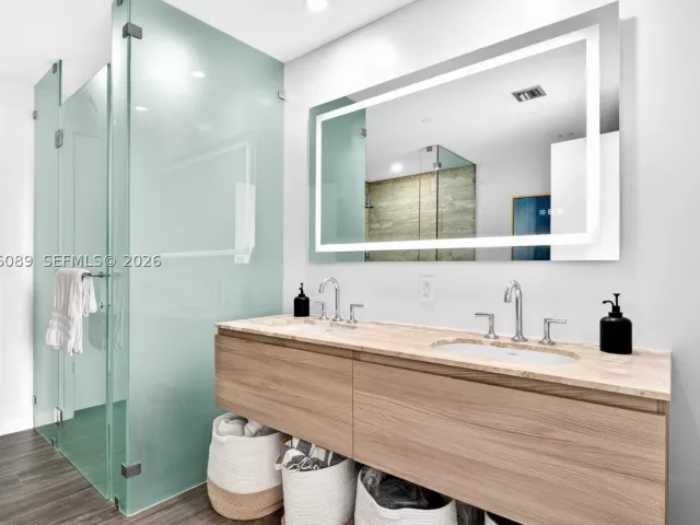 1-bedroom condo for rent in Miami - 2900 NE 7th Ave 1908 - MondialRealty