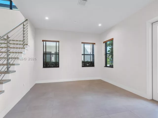 3-bedroom home for rent in Doral - 8217 NW 46th St - MondialRealty