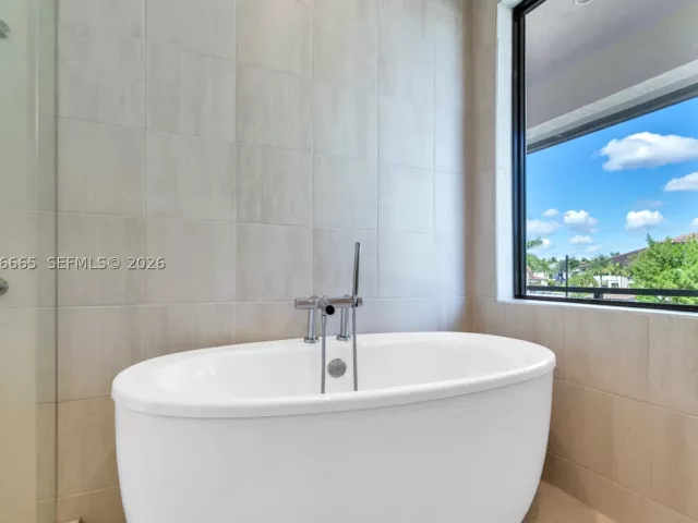 3-bedroom home for rent in Doral - 8217 NW 46th St - MondialRealty