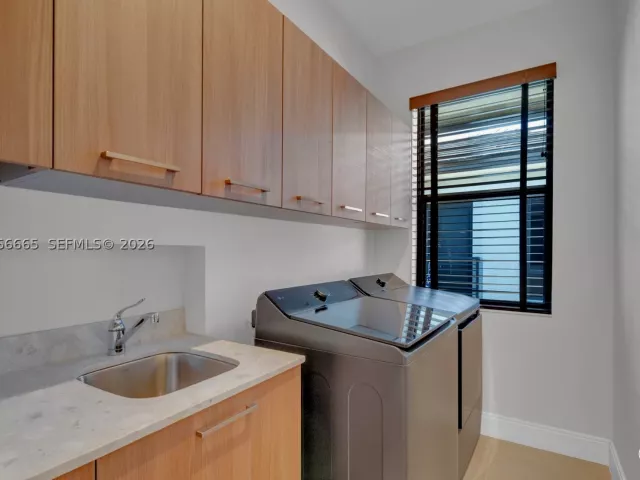 3-bedroom home for rent in Doral - 8217 NW 46th St - MondialRealty