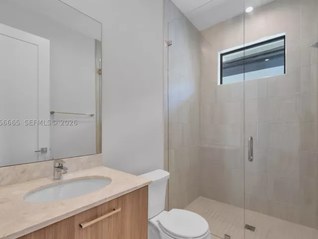 3-bedroom home for rent in Doral - 8217 NW 46th St - MondialRealty