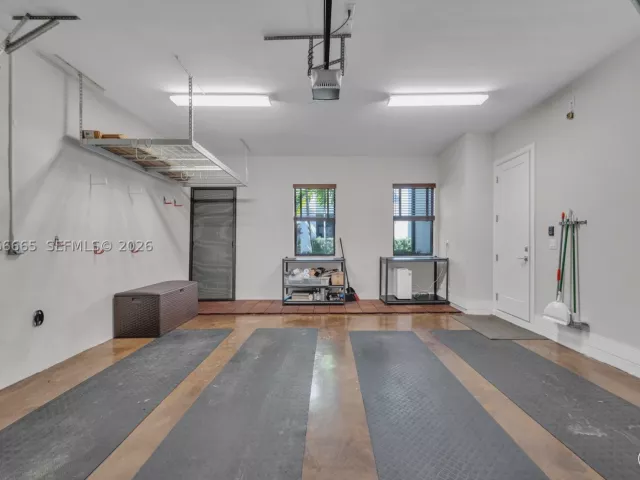 3-bedroom home for rent in Doral - 8217 NW 46th St - MondialRealty