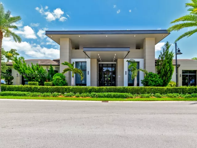 3-bedroom home for rent in Doral - 8217 NW 46th St - MondialRealty