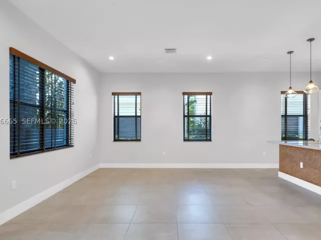 3-bedroom home for rent in Doral - 8217 NW 46th St - MondialRealty