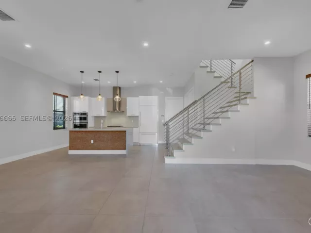 3-bedroom home for rent in Doral - 8217 NW 46th St - MondialRealty