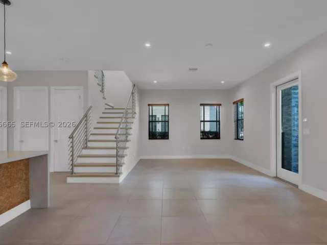 3-bedroom home for rent in Doral - 8217 NW 46th St - MondialRealty