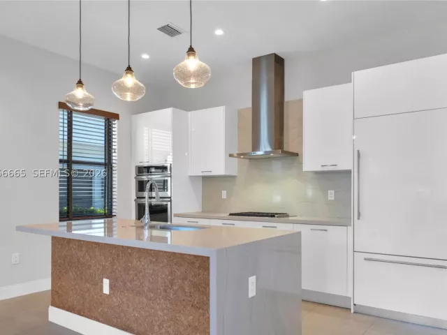 3-bedroom home for rent in Doral - 8217 NW 46th St - MondialRealty