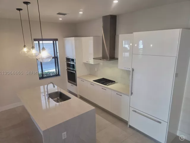 3-bedroom home for rent in Doral - 8217 NW 46th St - MondialRealty