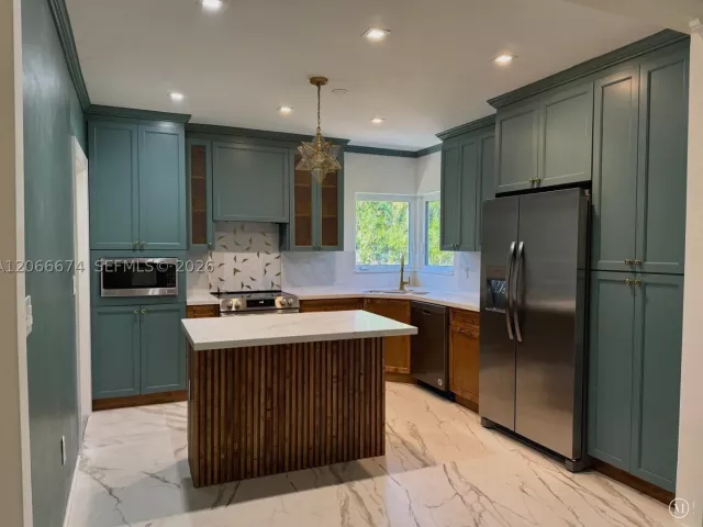 2-bedroom home for rent in Coral Gables - 431 Candia Ave - MondialRealty
