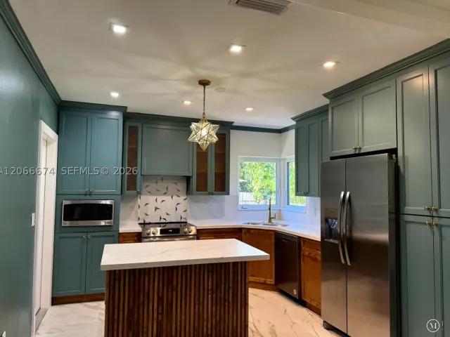 2-bedroom home for rent in Coral Gables - 431 Candia Ave - MondialRealty