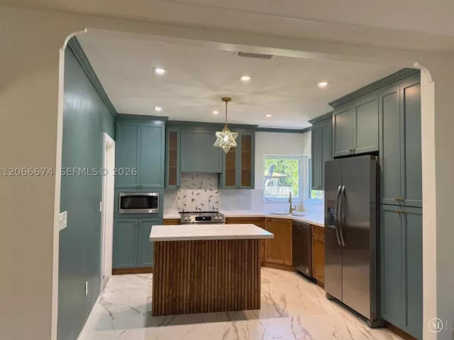 2-bedroom home for rent in Coral Gables - 431 Candia Ave - MondialRealty