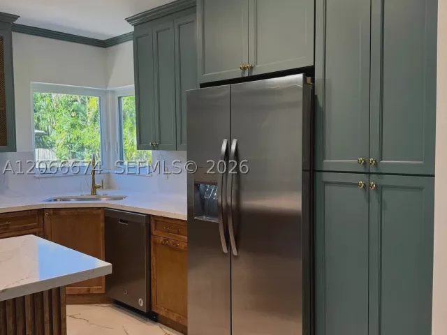 2-bedroom home for rent in Coral Gables - 431 Candia Ave - MondialRealty