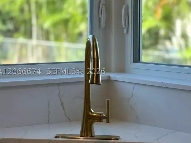 2-bedroom home for rent in Coral Gables - 431 Candia Ave - MondialRealty