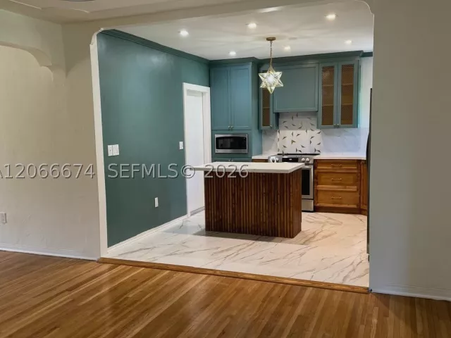 2-bedroom home for rent in Coral Gables - 431 Candia Ave - MondialRealty