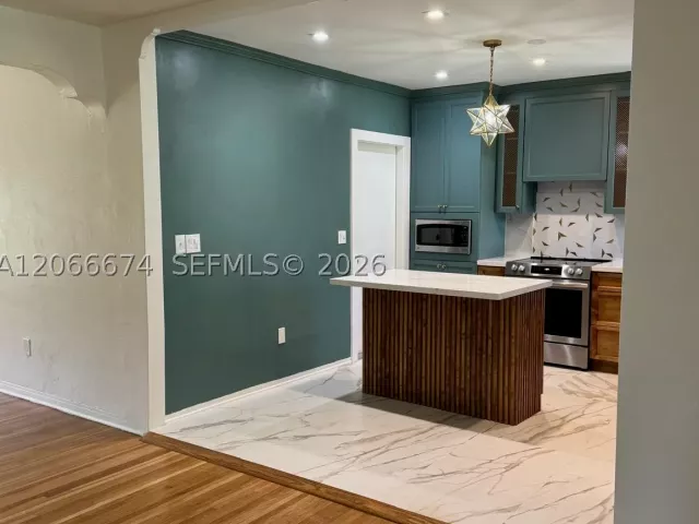2-bedroom home for rent in Coral Gables - 431 Candia Ave - MondialRealty