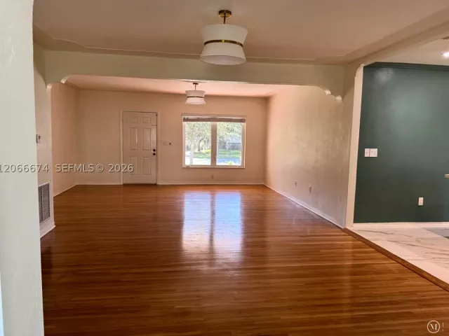 2-bedroom home for rent in Coral Gables - 431 Candia Ave - MondialRealty