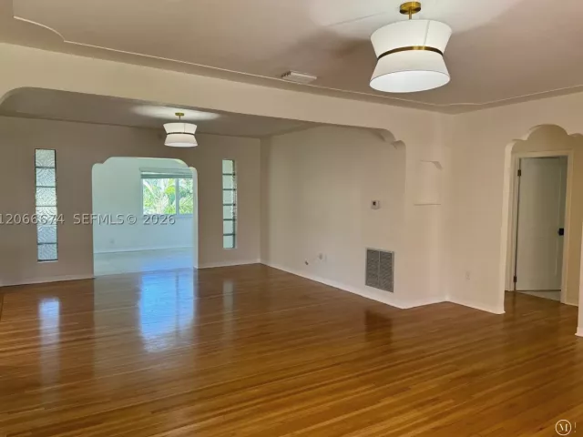 2-bedroom home for rent in Coral Gables - 431 Candia Ave - MondialRealty