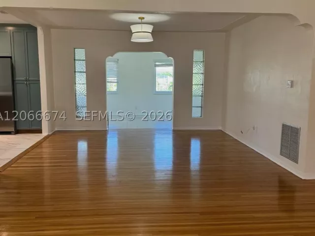 2-bedroom home for rent in Coral Gables - 431 Candia Ave - MondialRealty