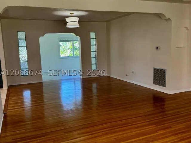2-bedroom home for rent in Coral Gables - 431 Candia Ave - MondialRealty