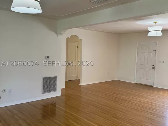 2-bedroom home for rent in Coral Gables - 431 Candia Ave - MondialRealty