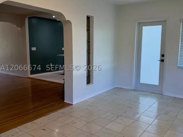 2-bedroom home for rent in Coral Gables - 431 Candia Ave - MondialRealty