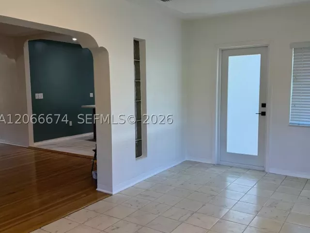 2-bedroom home for rent in Coral Gables - 431 Candia Ave - MondialRealty
