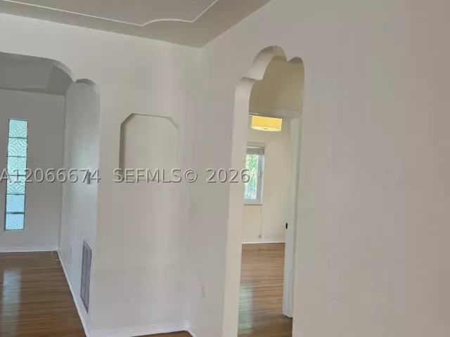 2-bedroom home for rent in Coral Gables - 431 Candia Ave - MondialRealty