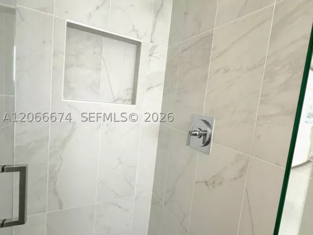 2-bedroom home for rent in Coral Gables - 431 Candia Ave - MondialRealty