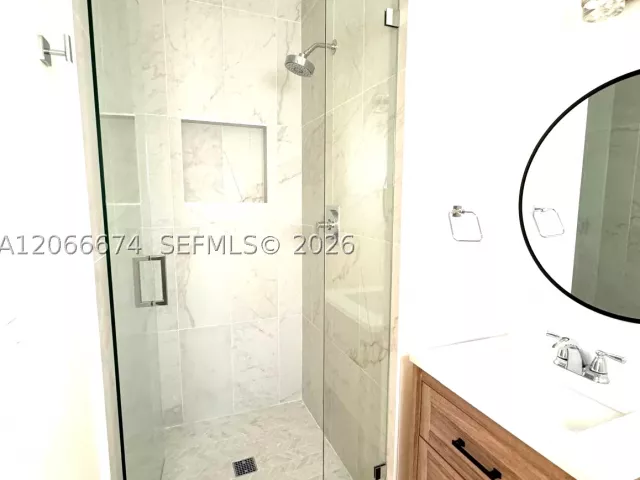 2-bedroom home for rent in Coral Gables - 431 Candia Ave - MondialRealty