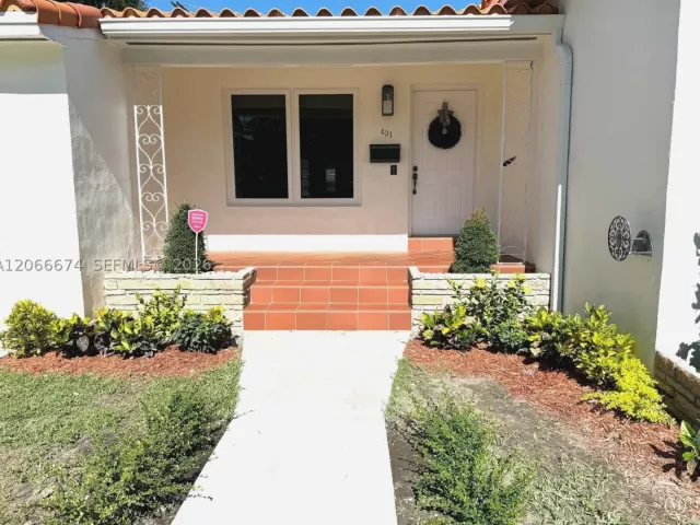 2-bedroom home for rent in Coral Gables - 431 Candia Ave - MondialRealty