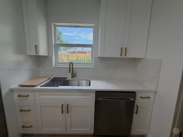 4-bedroom home for sale in Pompano Beach - 110 NE 17th Ct - MondialRealty