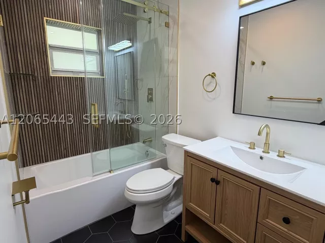 4-bedroom home for sale in Pompano Beach - 110 NE 17th Ct - MondialRealty