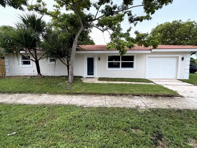 4-bedroom home for sale in Pompano Beach - 110 NE 17th Ct - MondialRealty