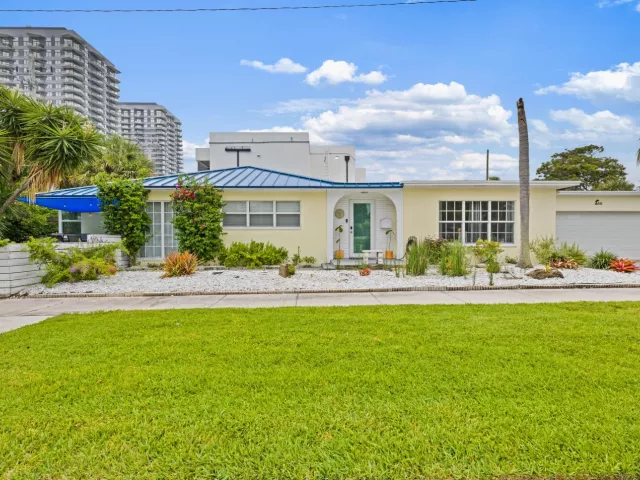 4-bedroom home for sale in West Palm Beach - 400 45TH Street - MondialRealty